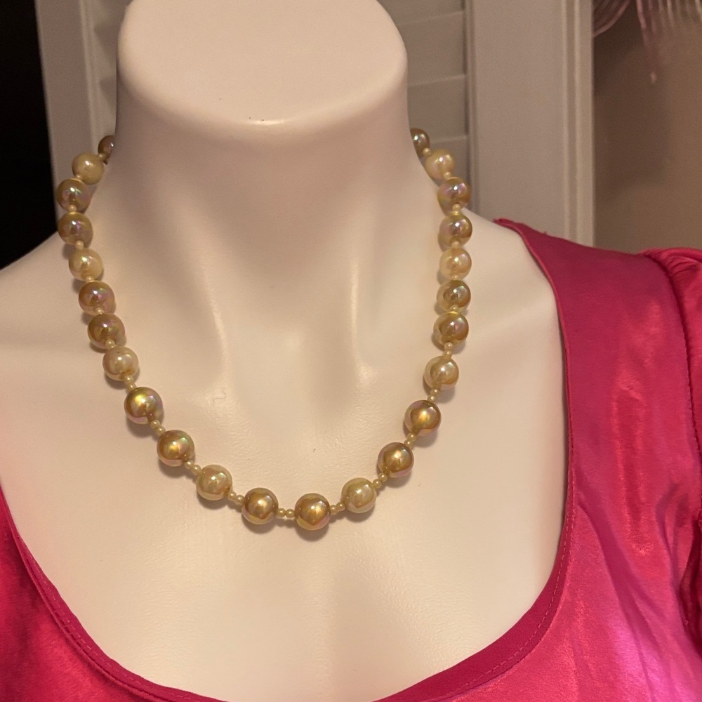 Elegant Gold Pearl Necklace